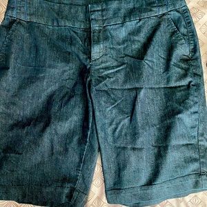 woman’s Roz and Ali Bermuda shorts size
